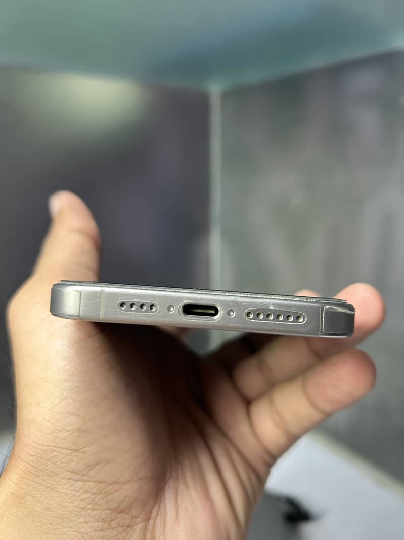Apple iPhone 15 Pro Max 4