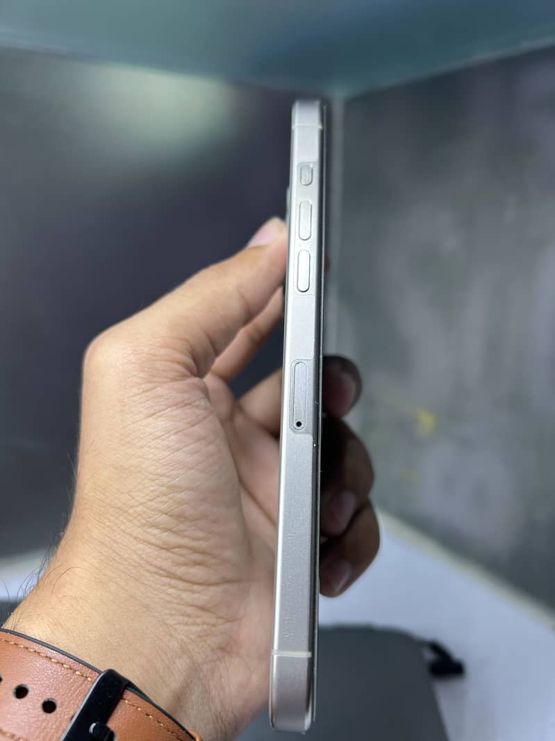 Apple iPhone 15 Pro Max 5