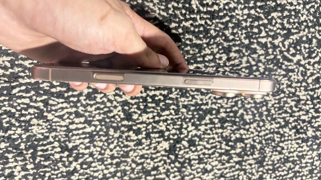 Apple iPhone 16 Pro Max 2