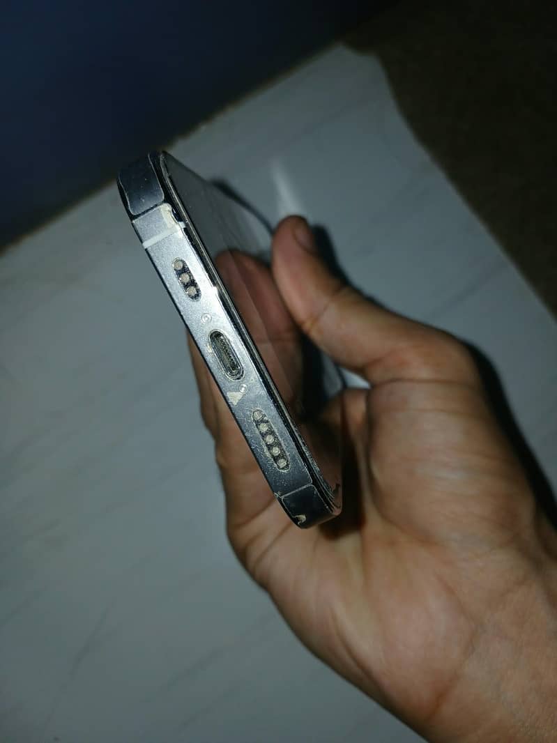 Apple iPhone 13 Pro 4