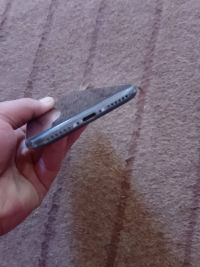 Apple iPhone 8 3