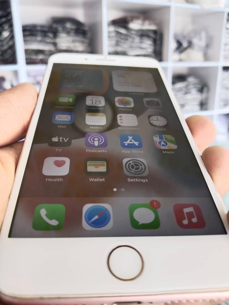 Apple iPhone 7 Plus 1