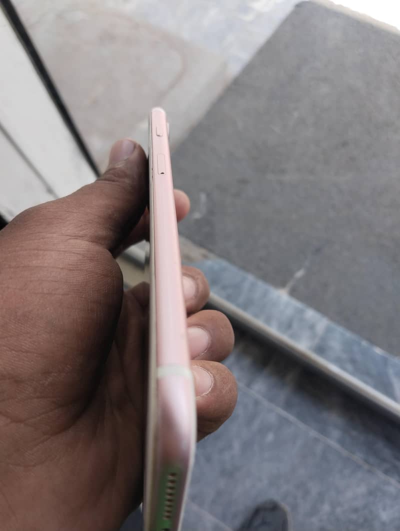 Apple iPhone 7 Plus 5