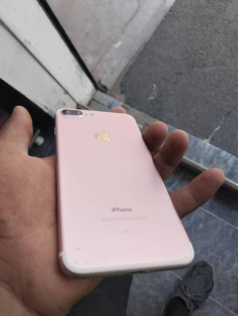 Apple iPhone 7 Plus 6