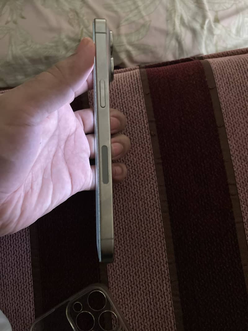 Apple iPhone 15 Pro Max 3