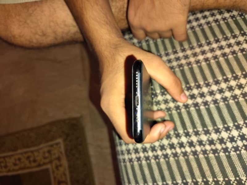 Apple iPhone 11 Pro 4