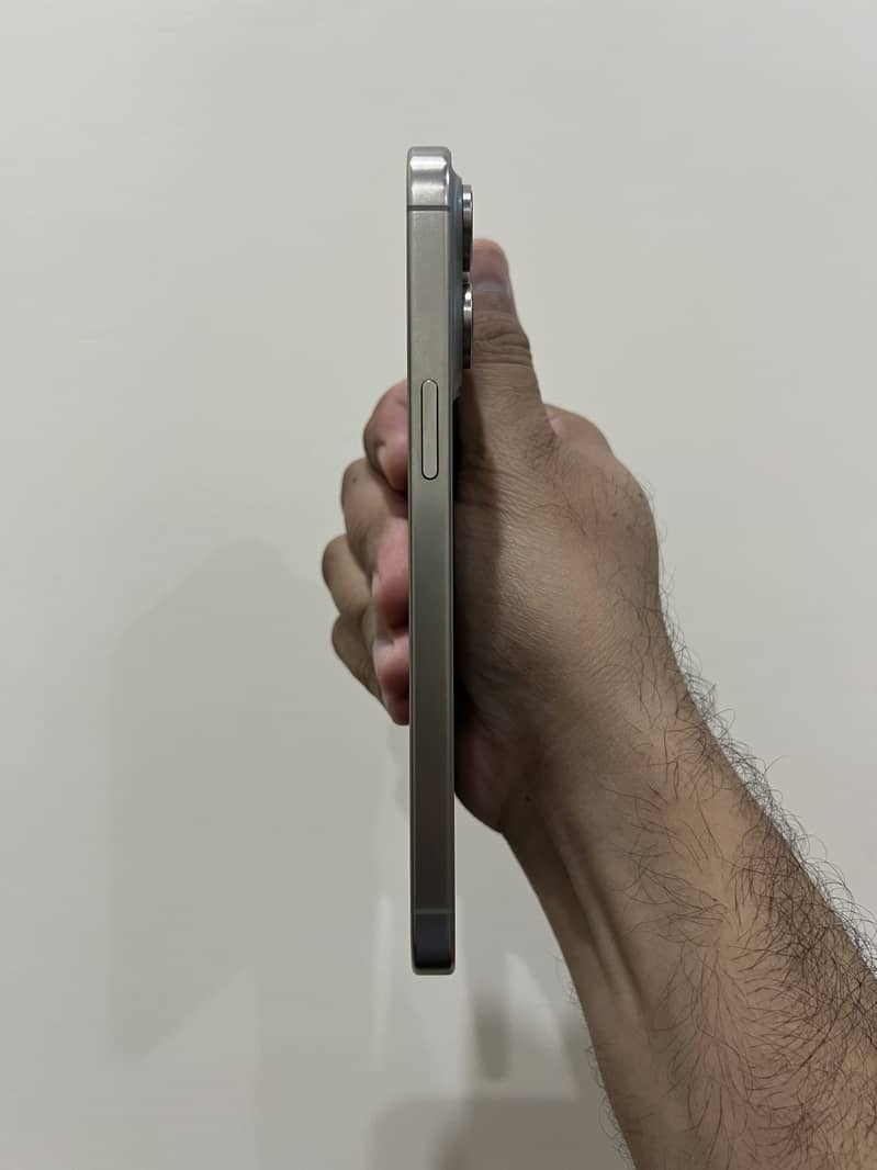 Apple iPhone 15 Pro Max 5