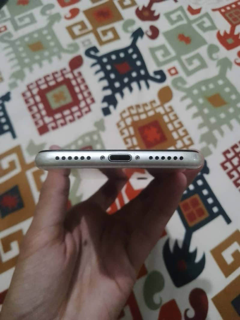 Apple iPhone 7 4