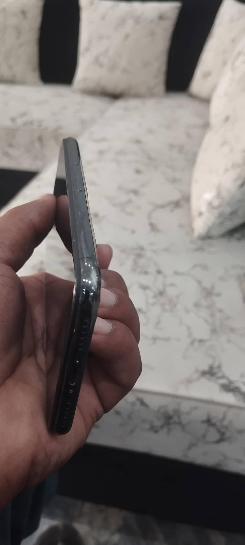 Apple iPhone X 3