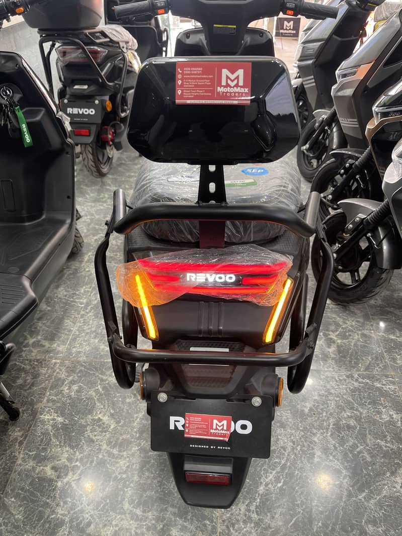 REVOO C35 Young 1