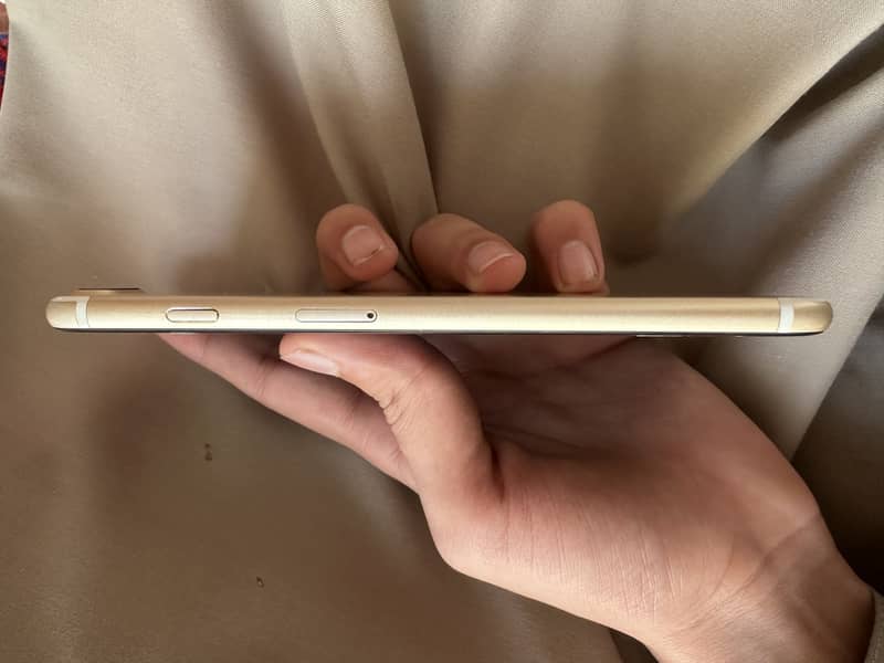 Apple iPhone 7 Plus 2