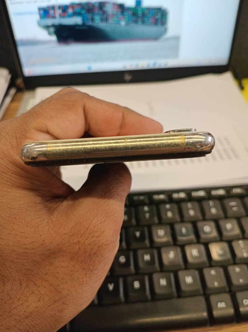 Apple iPhone X 3