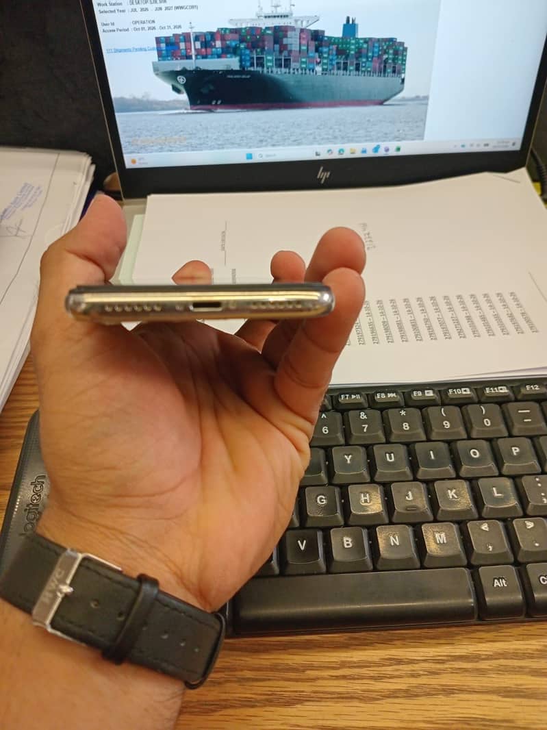 Apple iPhone X 4