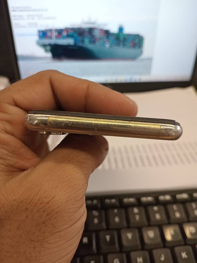 Apple iPhone X 6