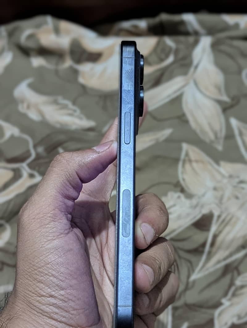 Apple iPhone 15 Pro Max with box 2