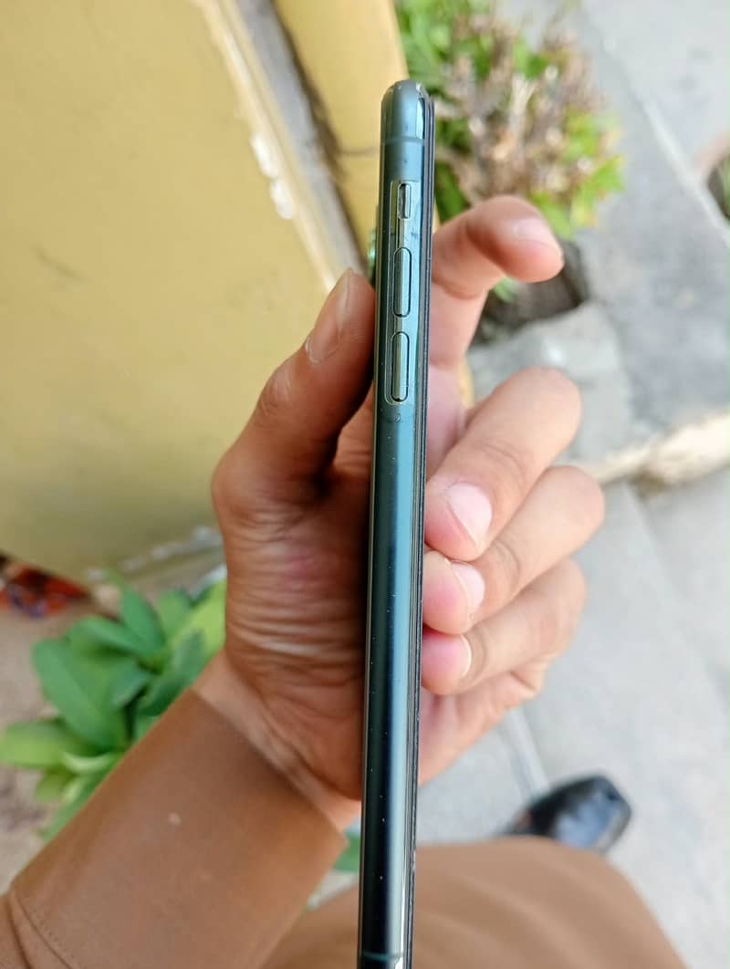 Apple iPhone 11 Pro Max 3