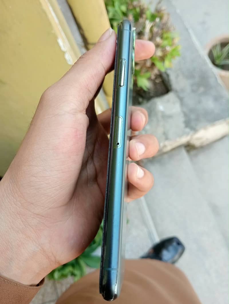 Apple iPhone 11 Pro Max 5