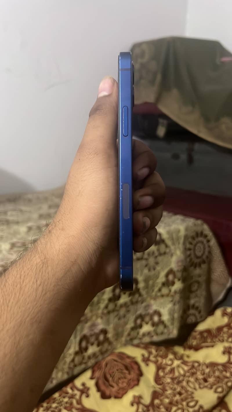 Apple iPhone 12 3