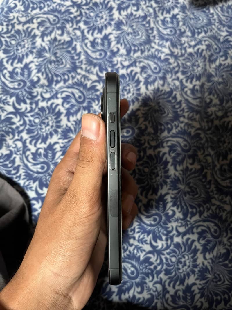 Apple iPhone 15 Pro 2