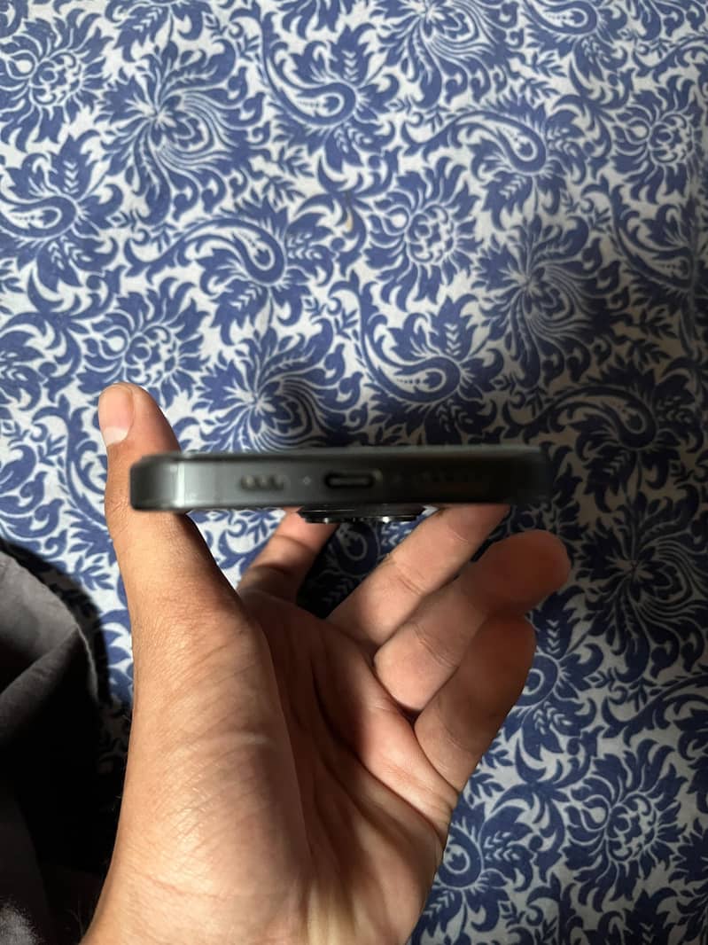 Apple iPhone 15 Pro 4