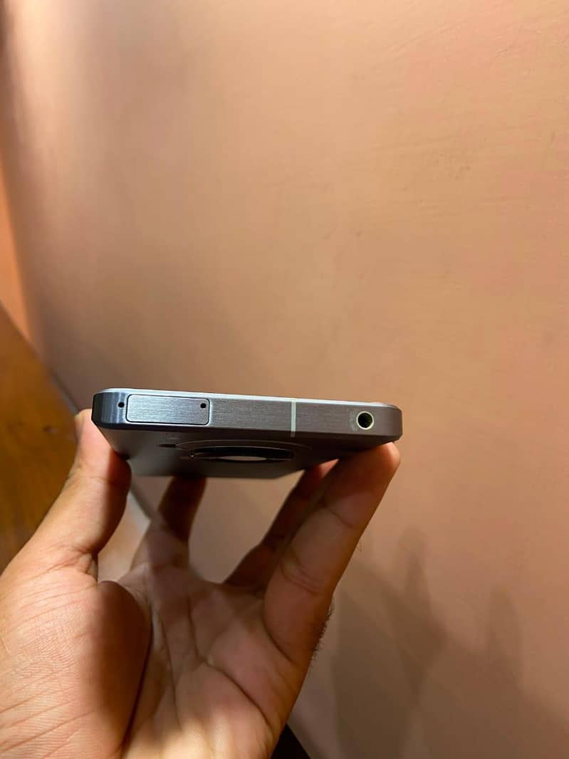 Sharp aquos r7 2