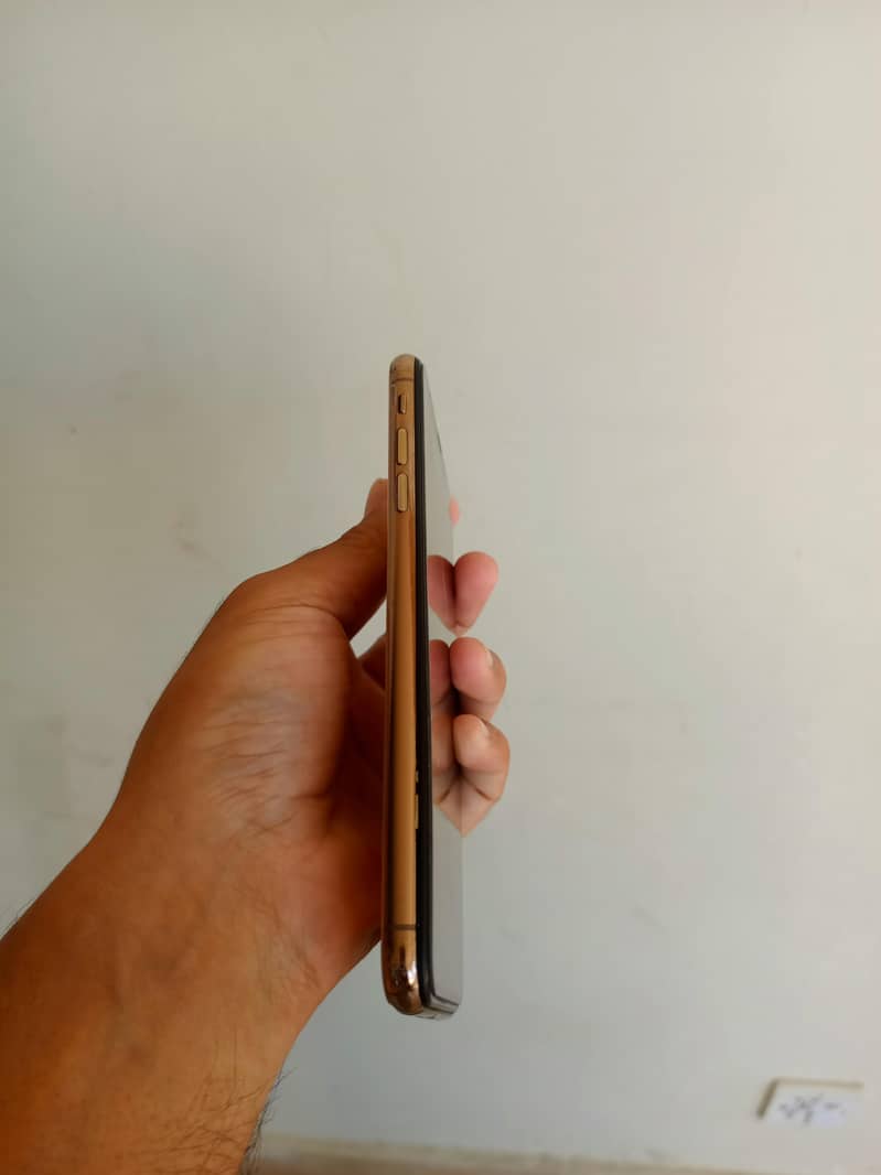 Apple iPhone XS Max 3