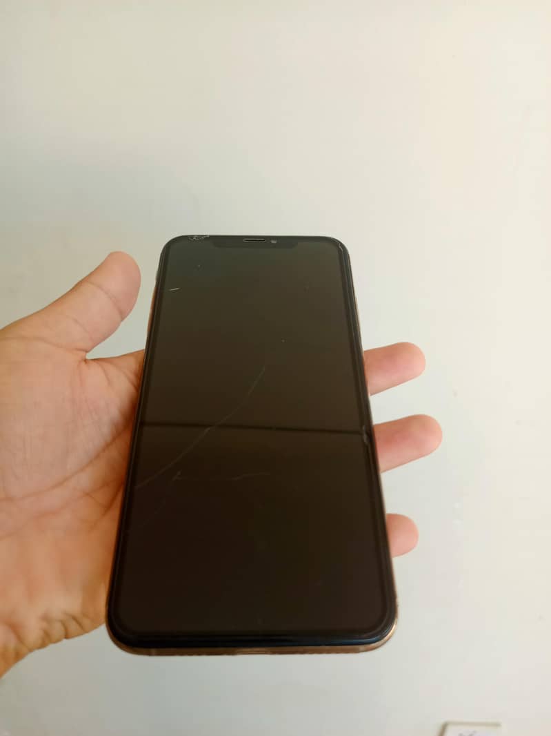 Apple iPhone XS Max 7