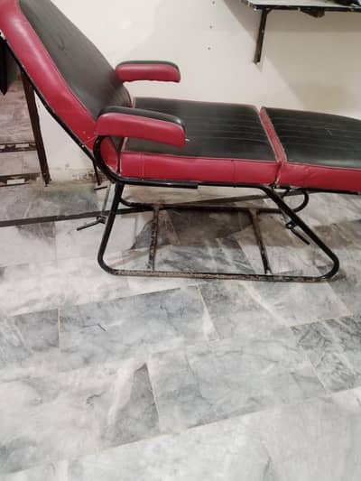 facial bed for salons (argent sale)
