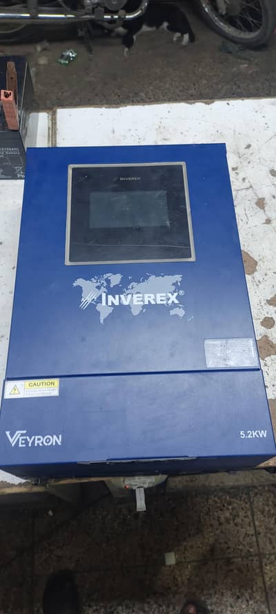 INVEREX VEYRONII 5KW HYBRID INVERTER  USED