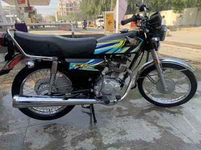 Honda 125 black color 2026