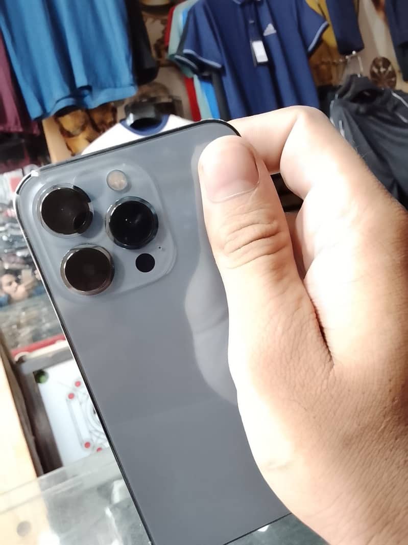 Apple iPhone 13 Pro 1