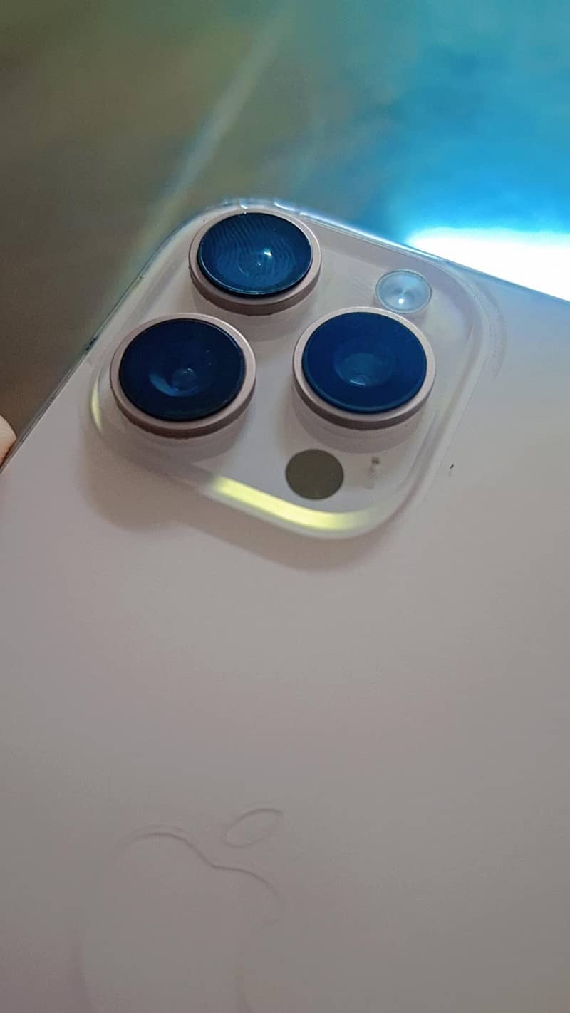 Apple iPhone 16 Pro Max 0