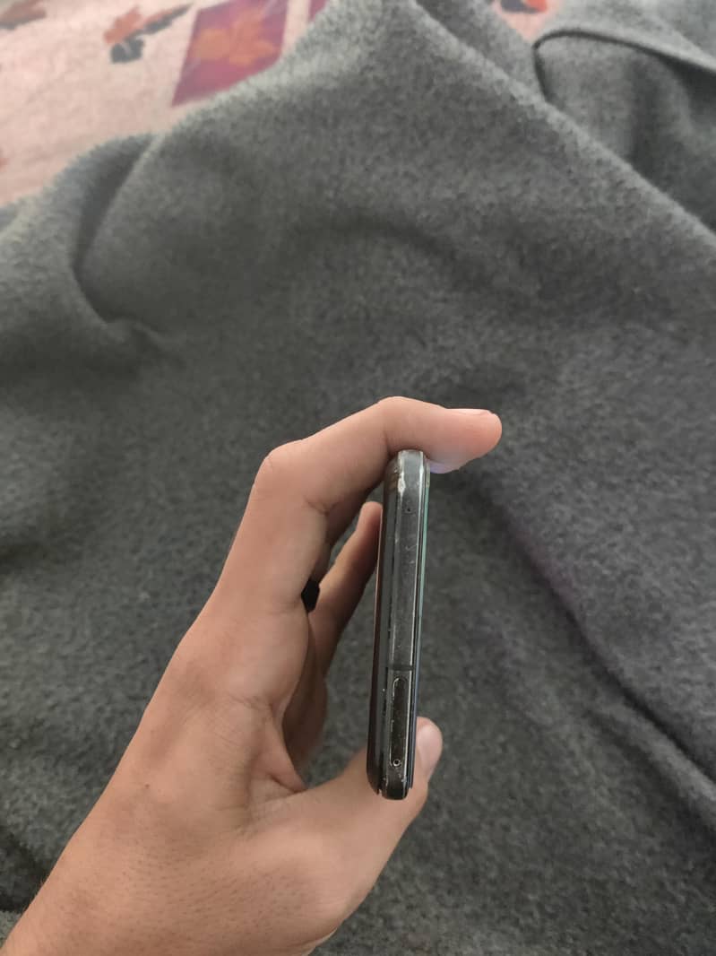 LG V60 3