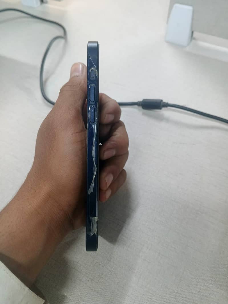 Apple iPhone 12 2