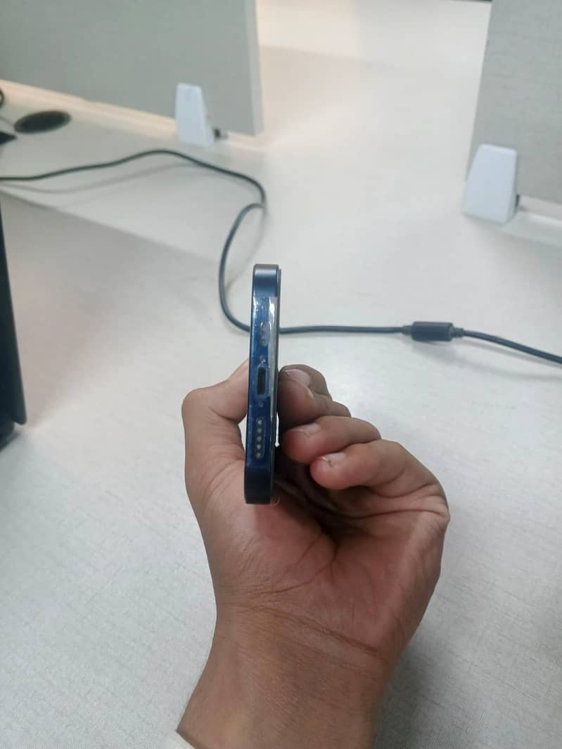 Apple iPhone 12 3