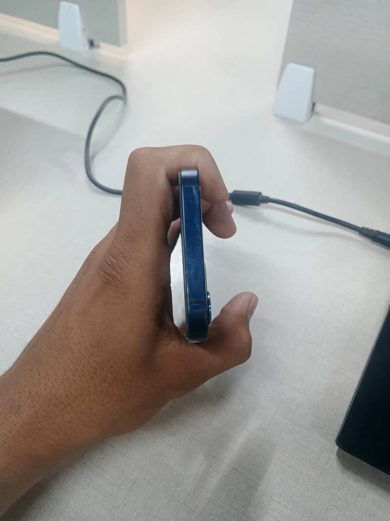 Apple iPhone 12 4