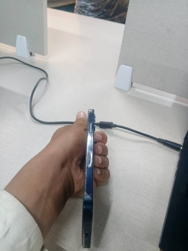 Apple iPhone 12 5