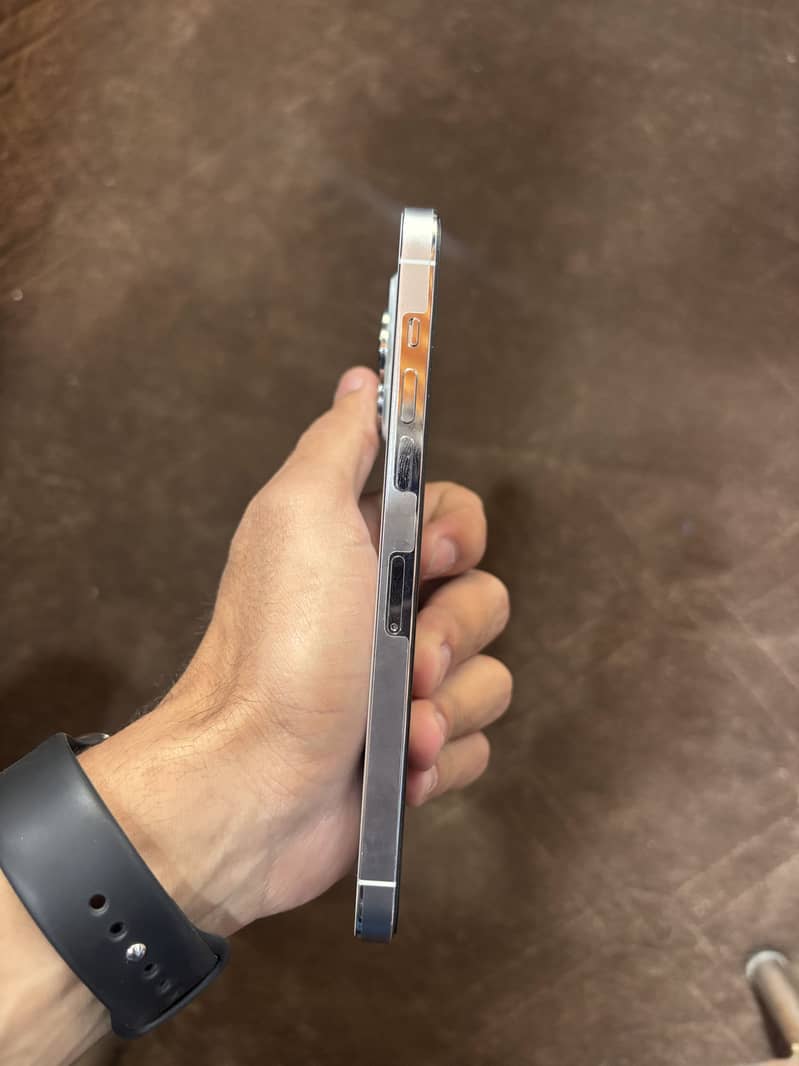 Apple iPhone 14 Pro Max 1