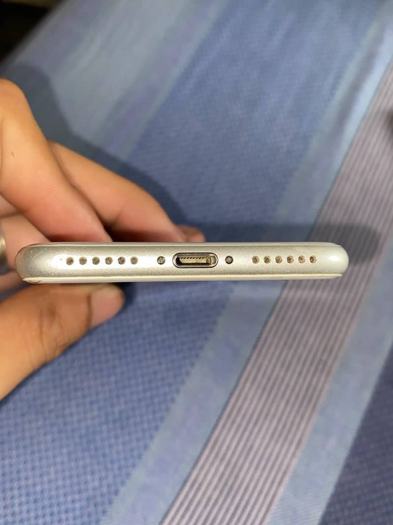 Apple iPhone 8 3
