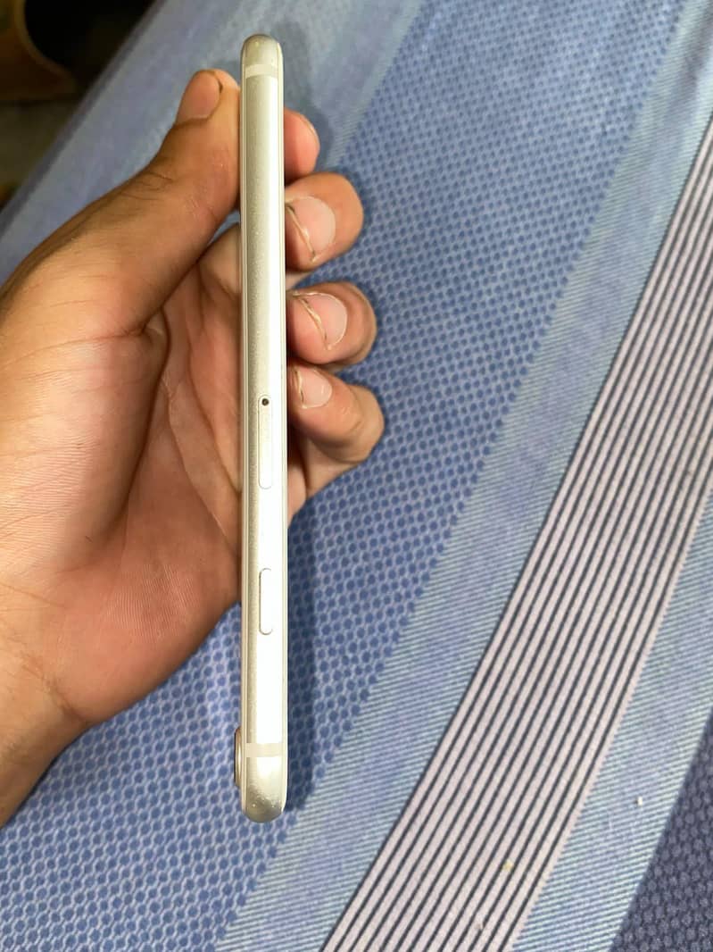 Apple iPhone 8 4
