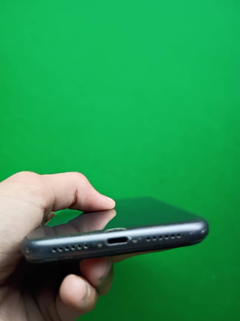 Apple iPhone 11 3