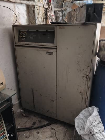 Emerson 5 KVA UPS Used – Battery Cabinet Ke Sath