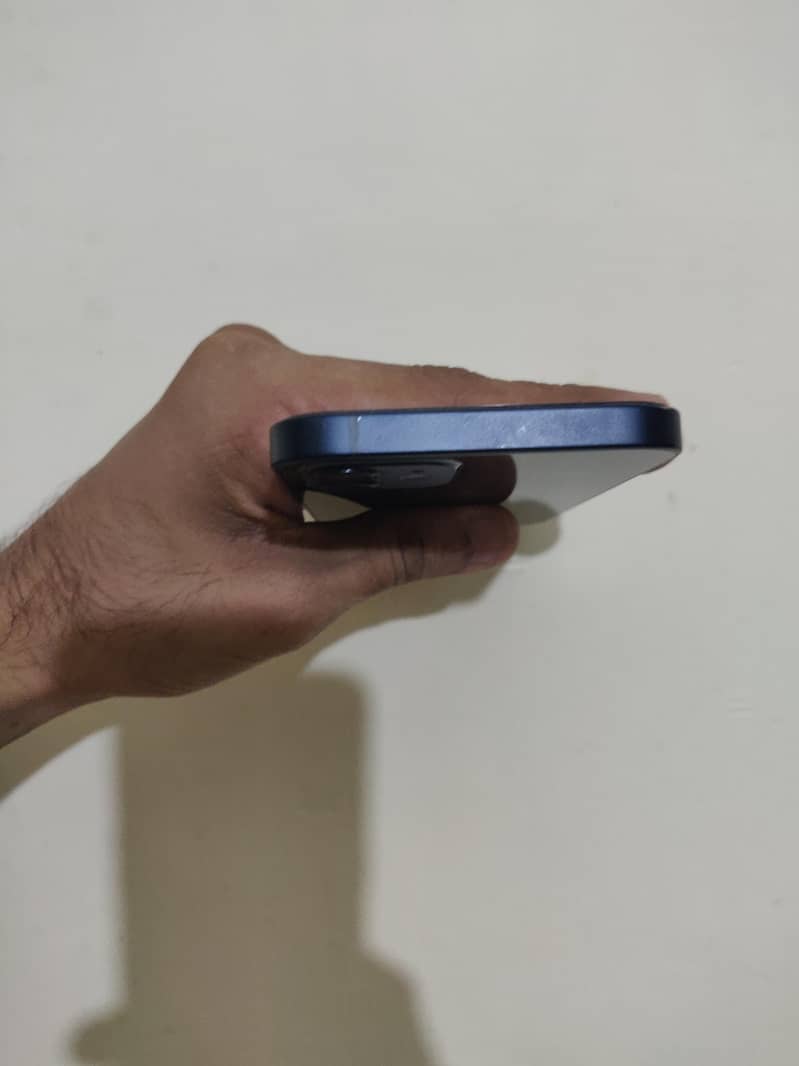 Apple iPhone 12 4