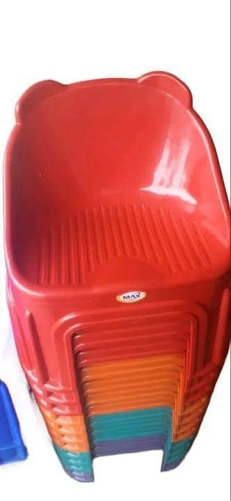 T  plastic chair