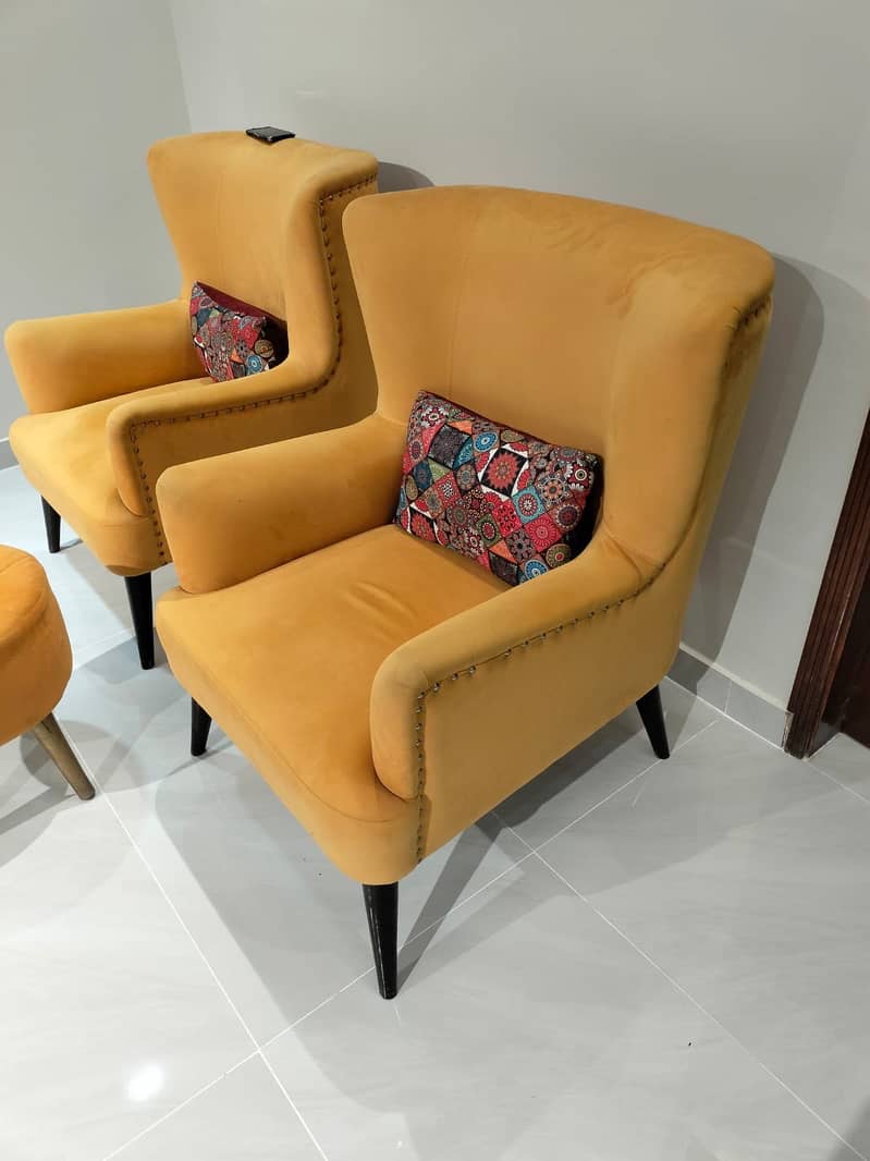 Chairs with stool 0