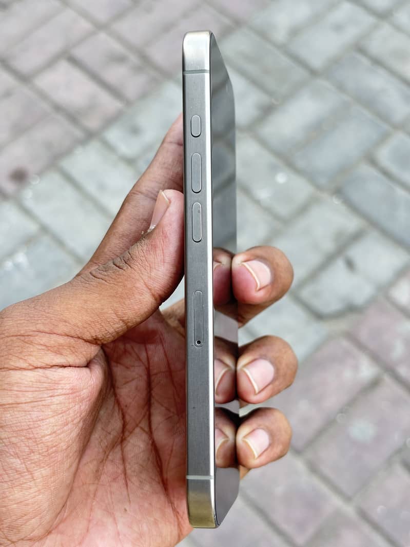 Apple iPhone 15 Pro 1