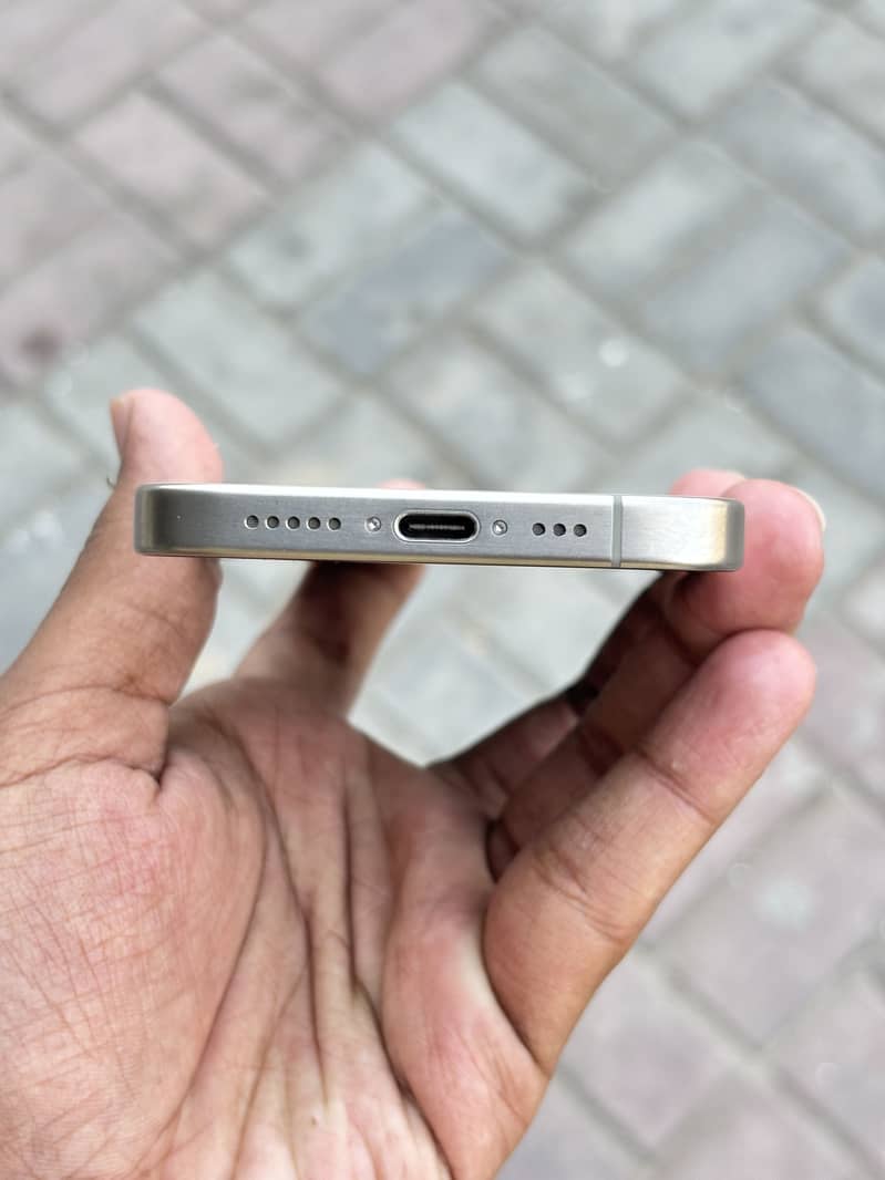 Apple iPhone 15 Pro 2