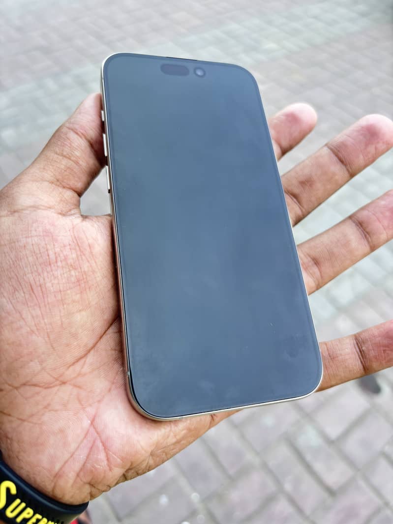 Apple iPhone 15 Pro 4