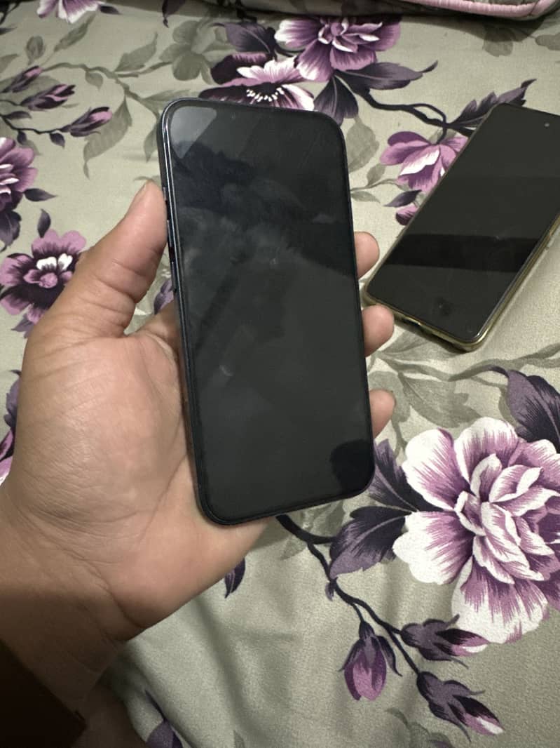 Apple iPhone 13 3