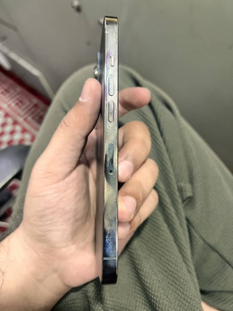 Apple iPhone 13 Pro 1